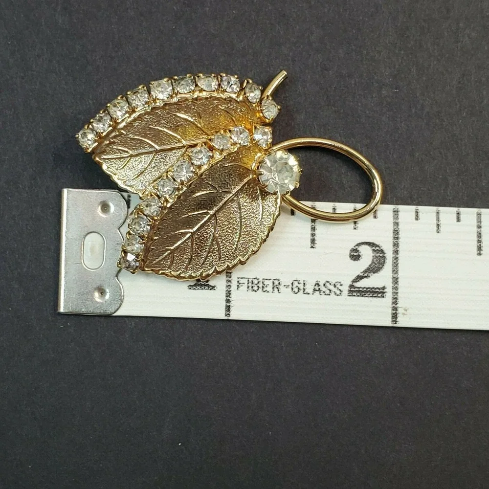 Vintage Unmarked Gold Tone Metal & Clear Rhinestones Double Leaf Brooch Pin